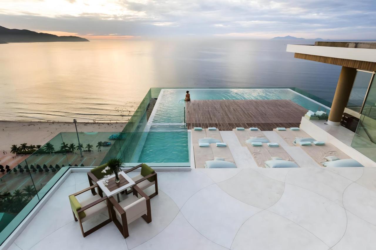 Stunning Apartments Across My Khe Beach ! Rooftop Pool & Gym Da Nang Exterior photo