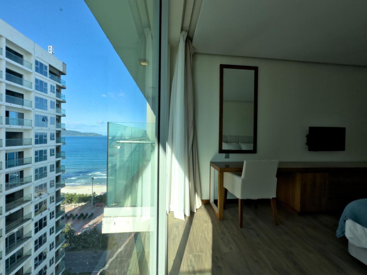 Stunning Apartments Across My Khe Beach ! Rooftop Pool & Gym Da Nang Exterior photo