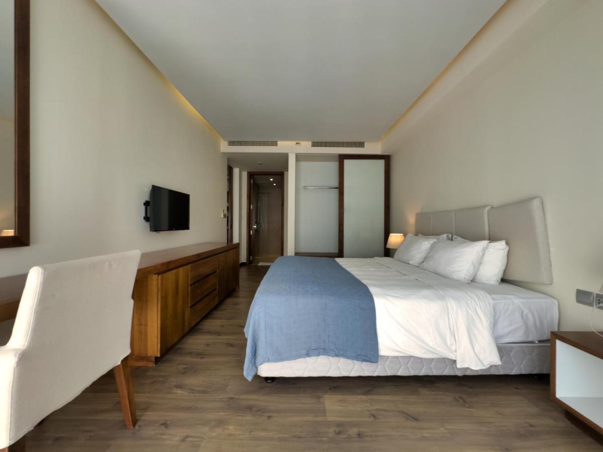 Stunning Apartments Across My Khe Beach ! Rooftop Pool & Gym Da Nang Exterior photo