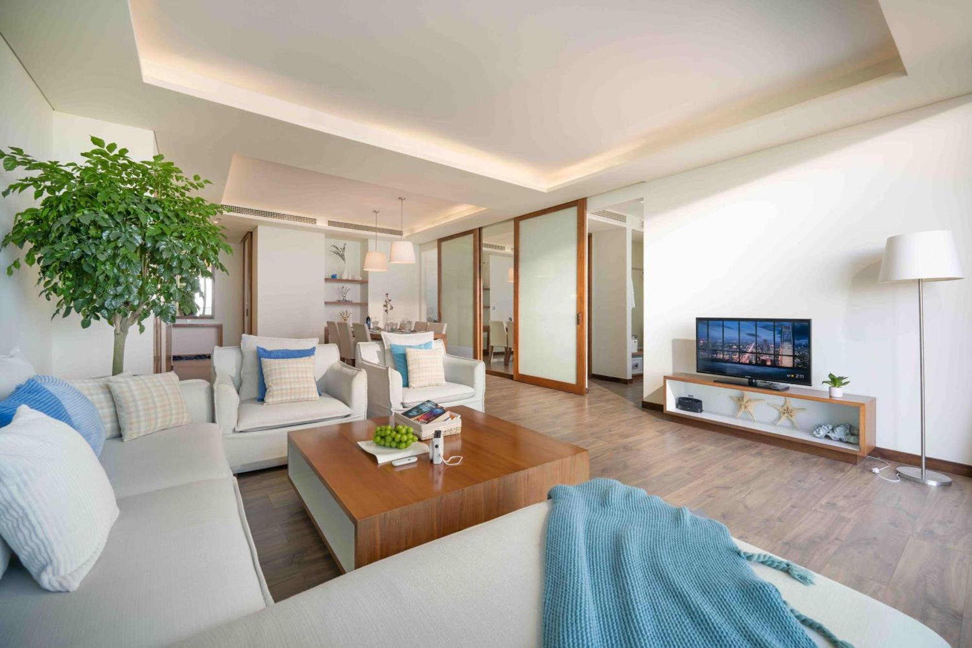 Stunning Apartments Across My Khe Beach ! Rooftop Pool & Gym Da Nang Exterior photo