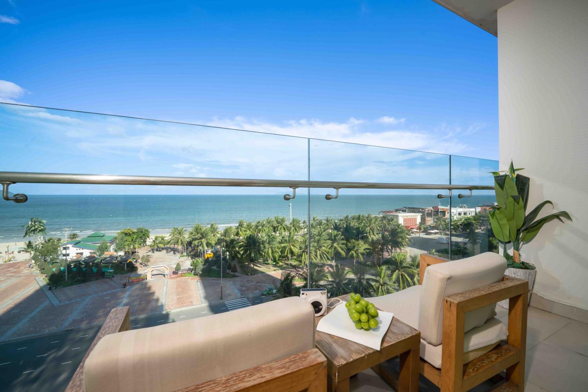 Stunning Apartments Across My Khe Beach ! Rooftop Pool & Gym Da Nang Exterior photo