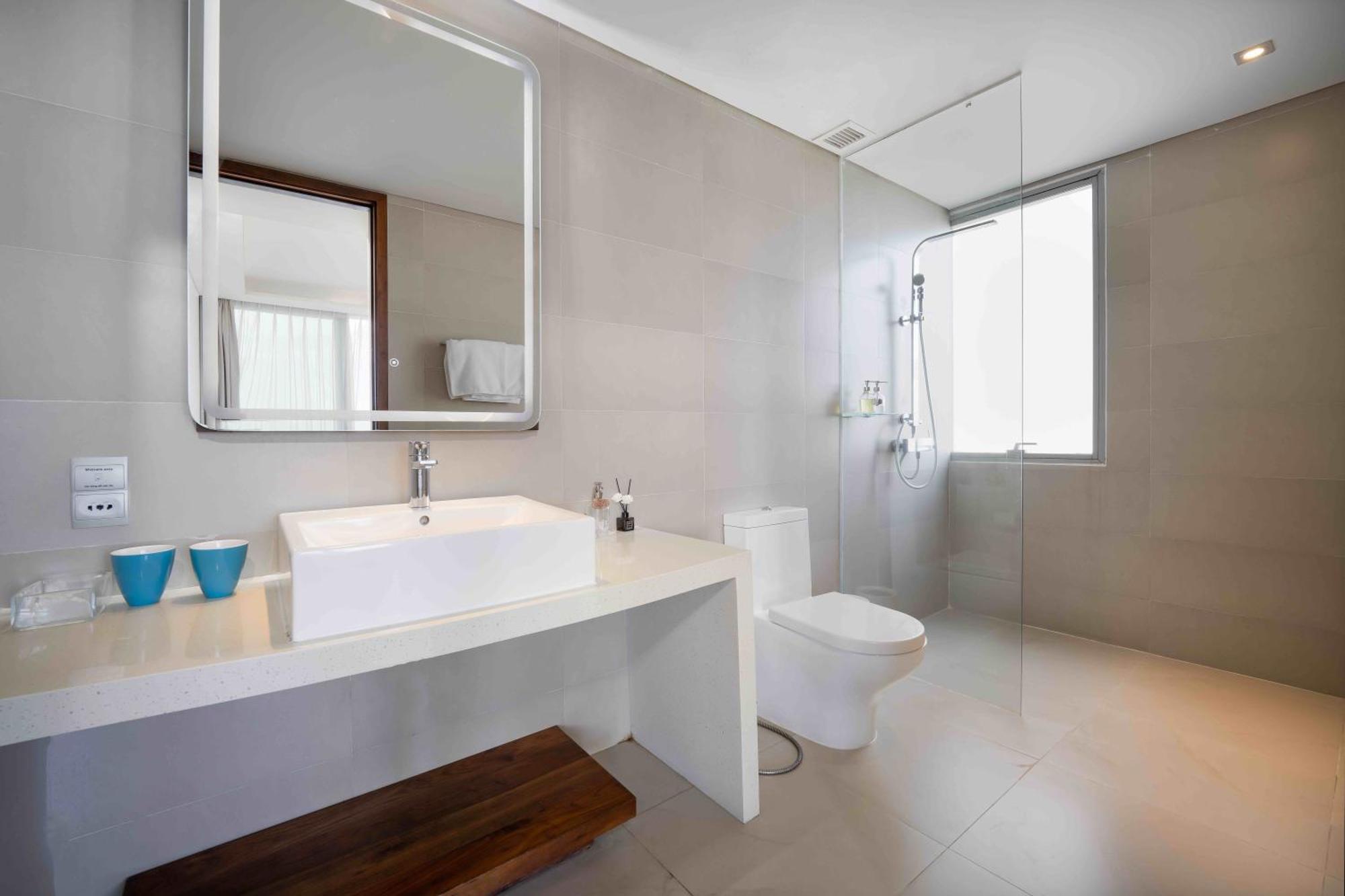Stunning Apartments Across My Khe Beach ! Rooftop Pool & Gym Da Nang Exterior photo