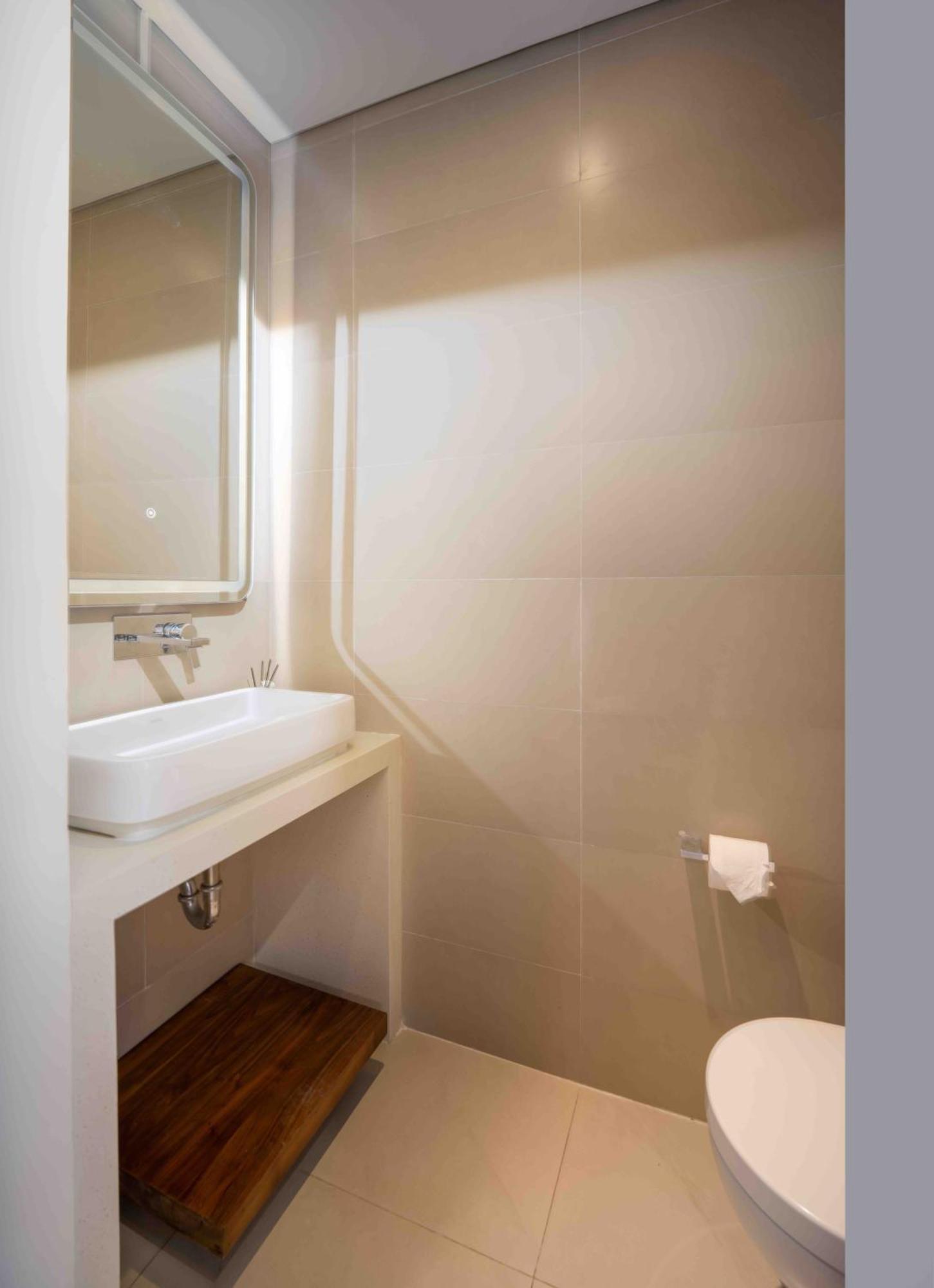 Stunning Apartments Across My Khe Beach ! Rooftop Pool & Gym Da Nang Exterior photo
