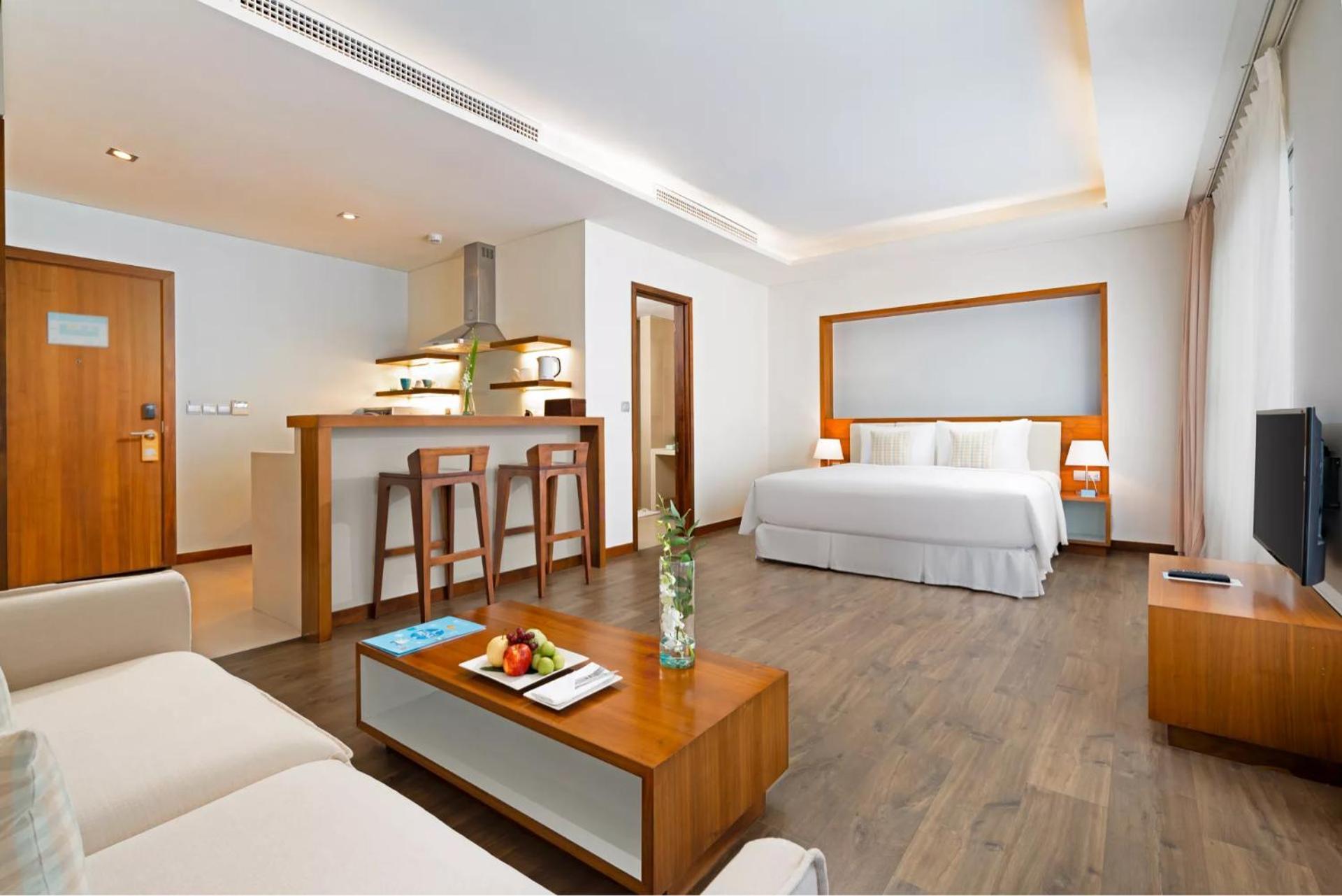 Stunning Apartments Across My Khe Beach ! Rooftop Pool & Gym Da Nang Exterior photo